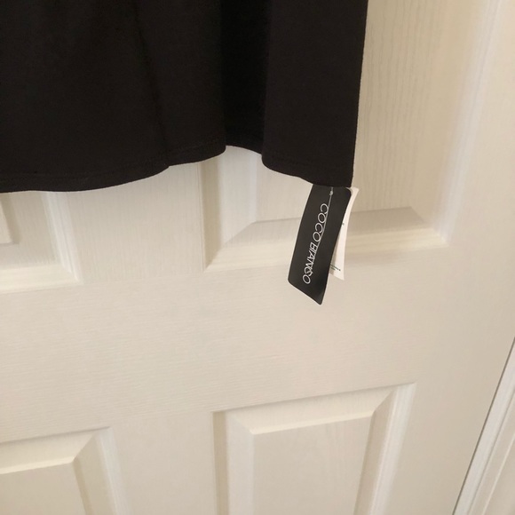 Coco Bianco Black Ruffled Sleeve Cold Shoulder Top Small - Picture 7 of 8